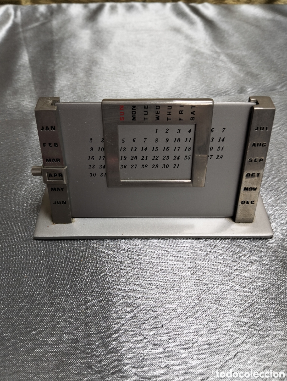 Antig&uuml;edades: calendario perpetuo&nbsp;de escritorio, un art&iacute;culo de colecci&oacute;n vintage