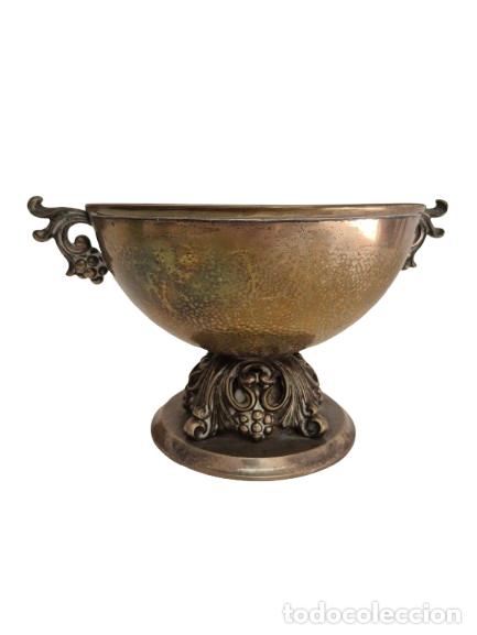 Antig&uuml;edades: Decorativo Centro de Mesa en forma de Copa Plateada - Ba&ntilde;o de Plata, Cincelada