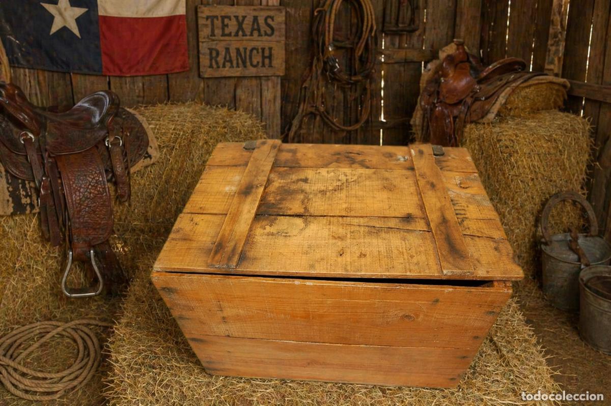 Antig&uuml;edades: Antiguo caj&oacute;n de madera con tapadera - Foto 1