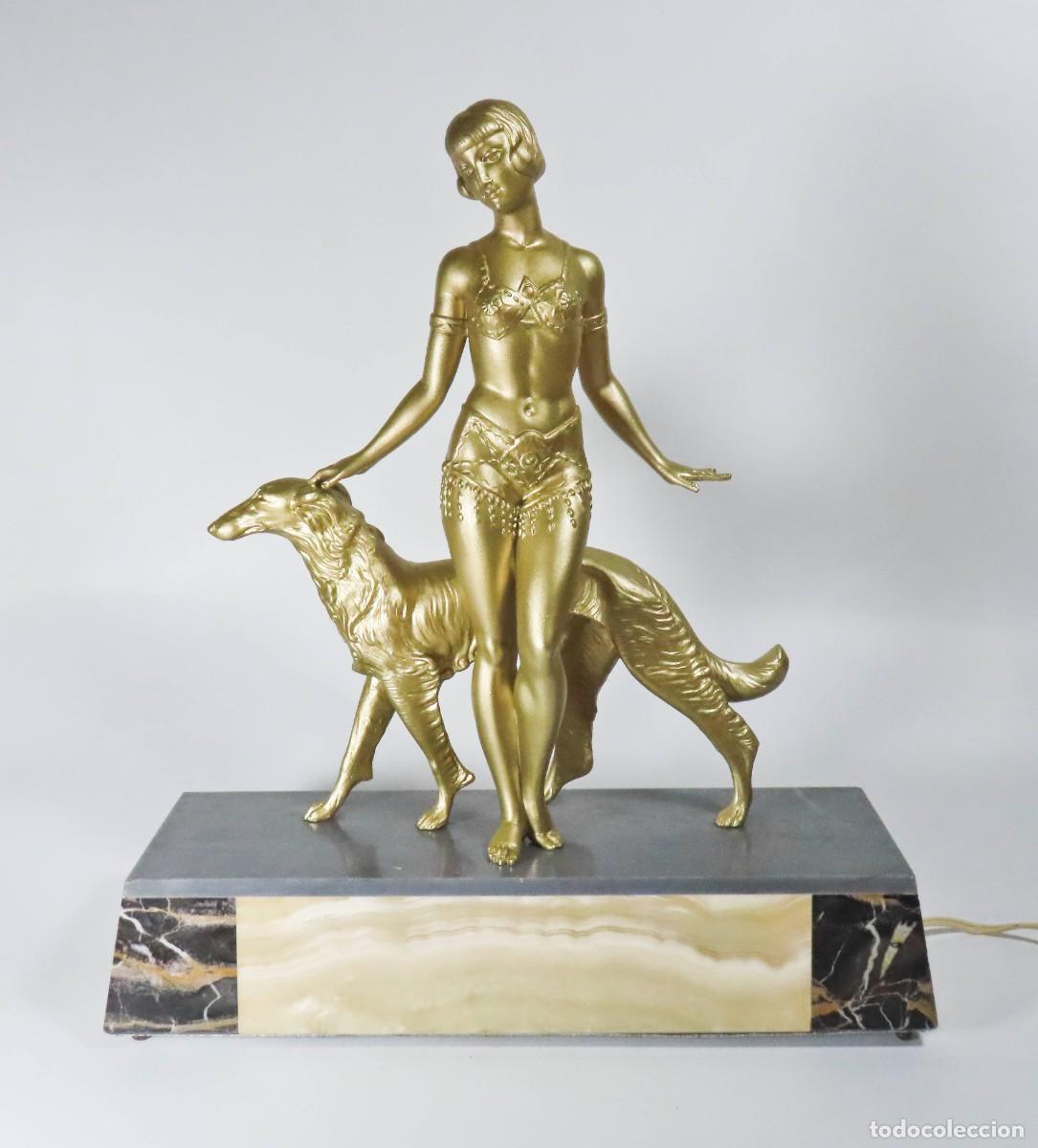 Antig&uuml;edades: ESCULTURA L&Aacute;MPARA ART DECO MUJER CON BORZOI MOLINS BALLESTE ATRIB.