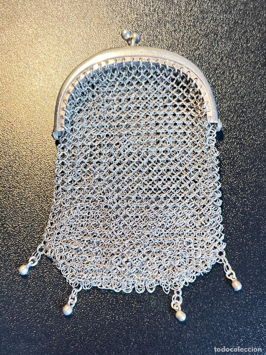 Antig&uuml;edades: Monedero antiguo malla met&aacute;lica plata, boquilla doble y 4 colgantes 1900&ndash;1925