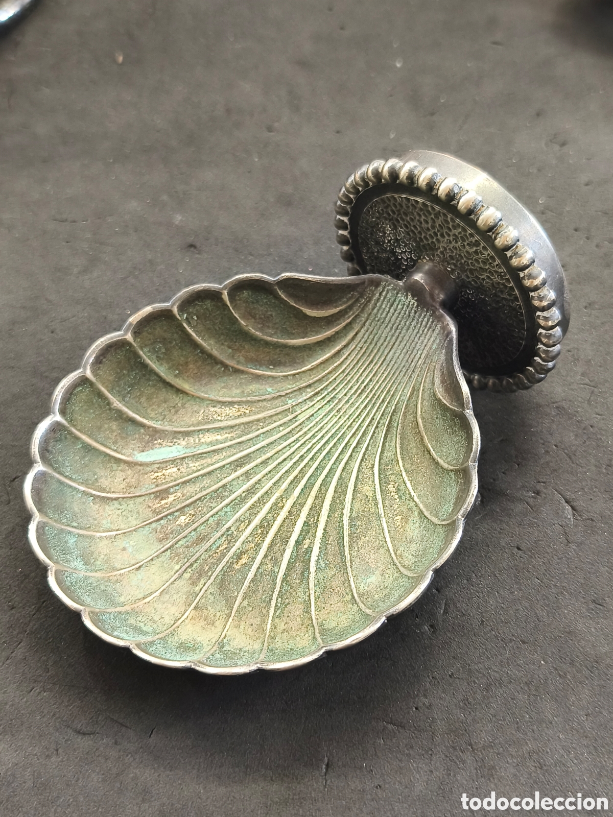 Antig&uuml;edades: Antigua jabonera de metal