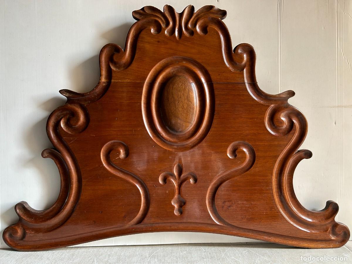 Antig&uuml;edades: Copete cama Isabelina de la Ditada en caoba