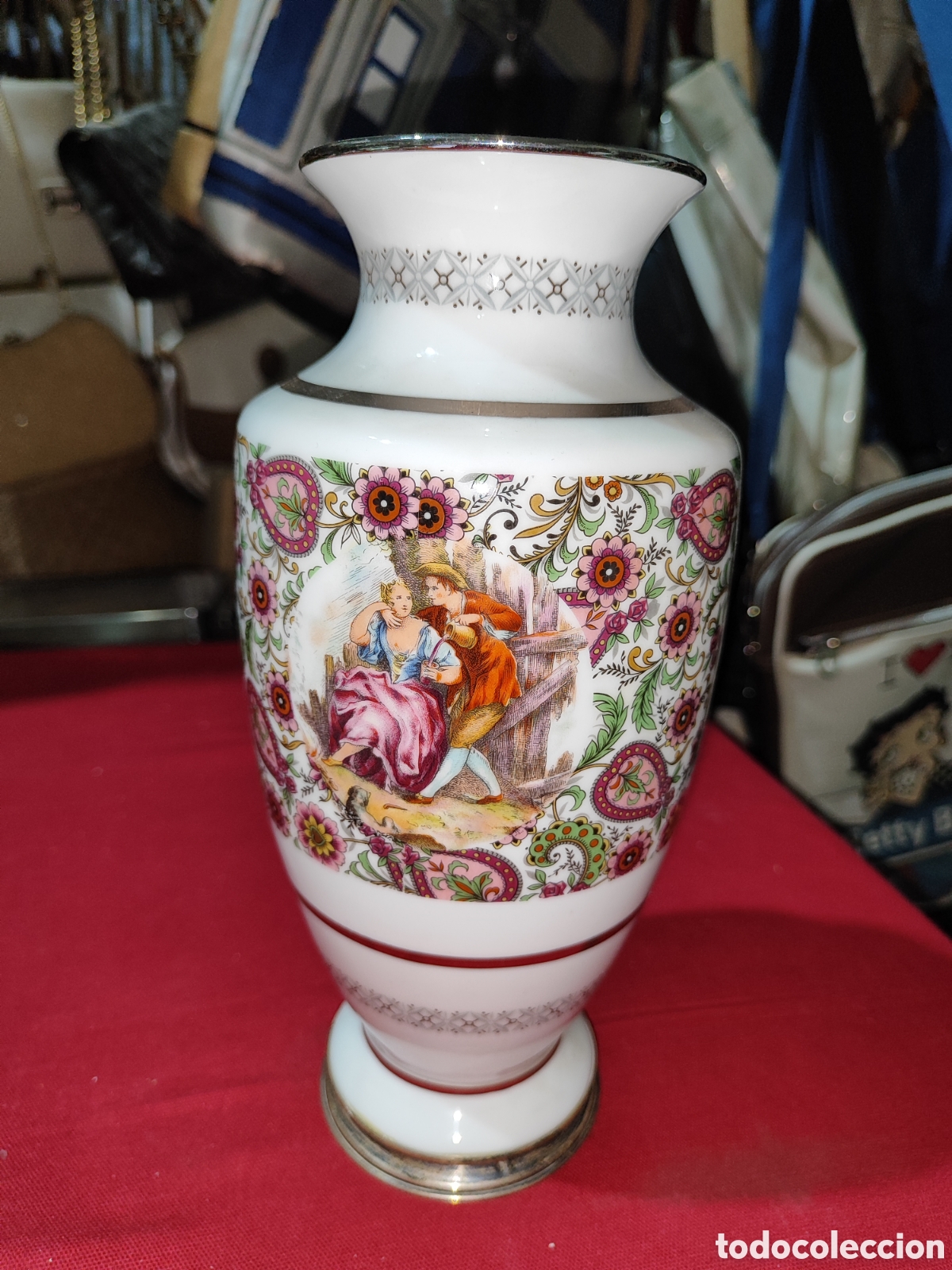 Antig&uuml;edades: Antiguo jarr&oacute;n tibor florero de porcelana con borde plateado y base met&aacute;lica plateada