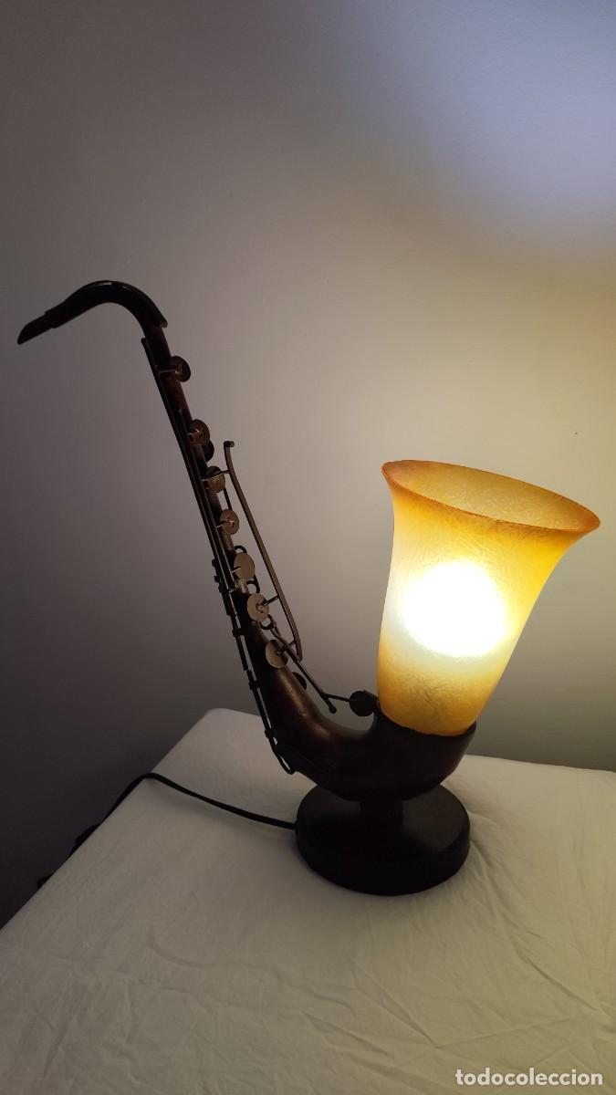 Antig&uuml;edades: &iexcl;ESPECTACULAR! L&aacute;mpara Saxof&oacute;n Vintage - Hierro y Fibra de Vidrio.