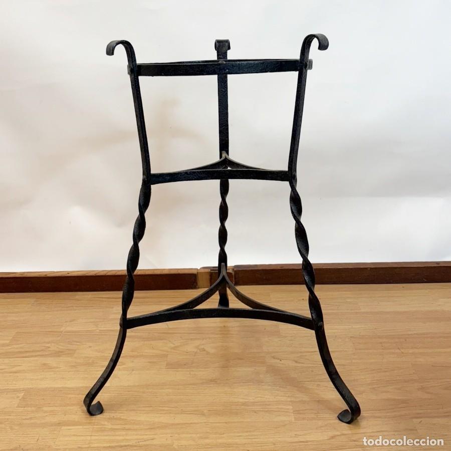 Antig&uuml;edades: Macetero de Hierro Forjado