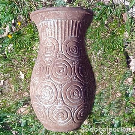 Antig&uuml;edades: Jarr&oacute;n art deco de hierro