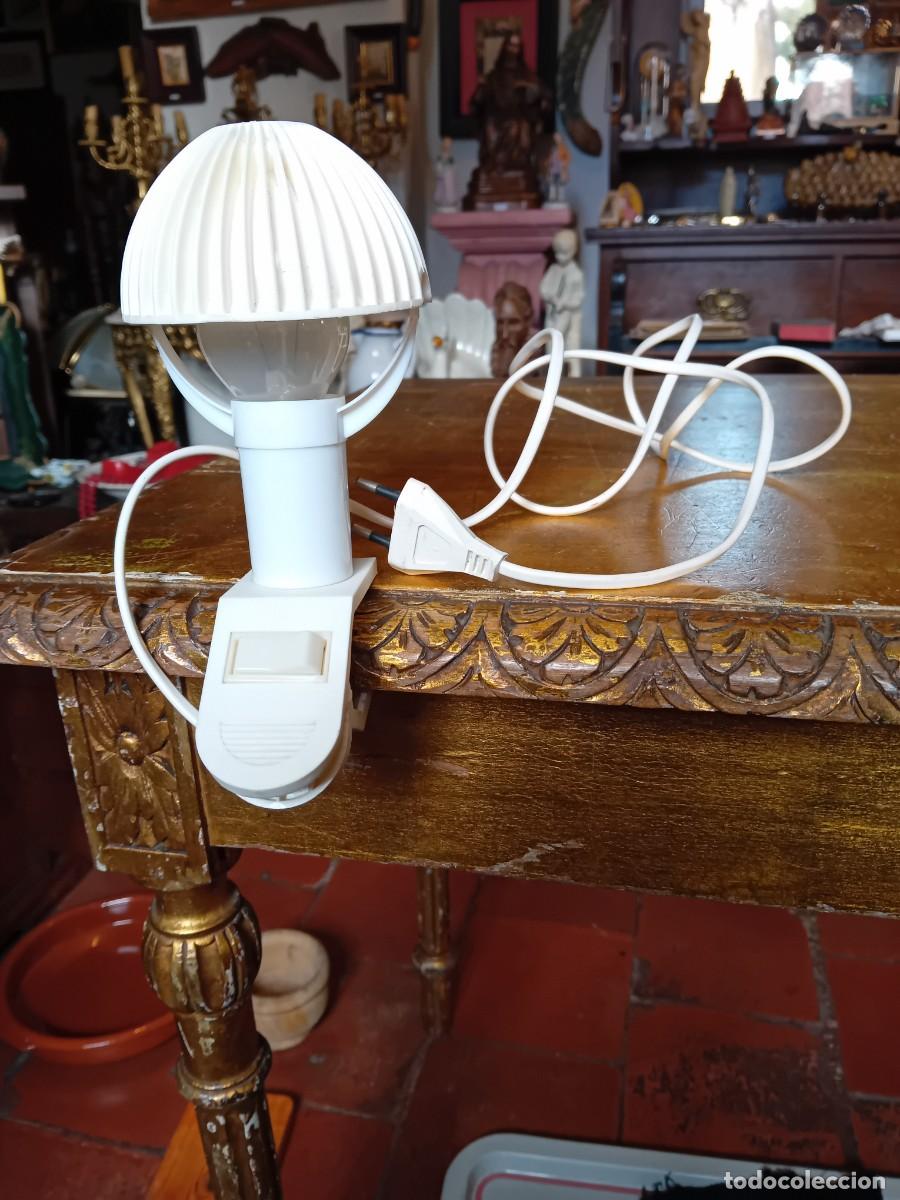 Antig&uuml;edades: L&aacute;mpara o flexo de champi&ntilde;&oacute;n funcionando, marca Sarlam.