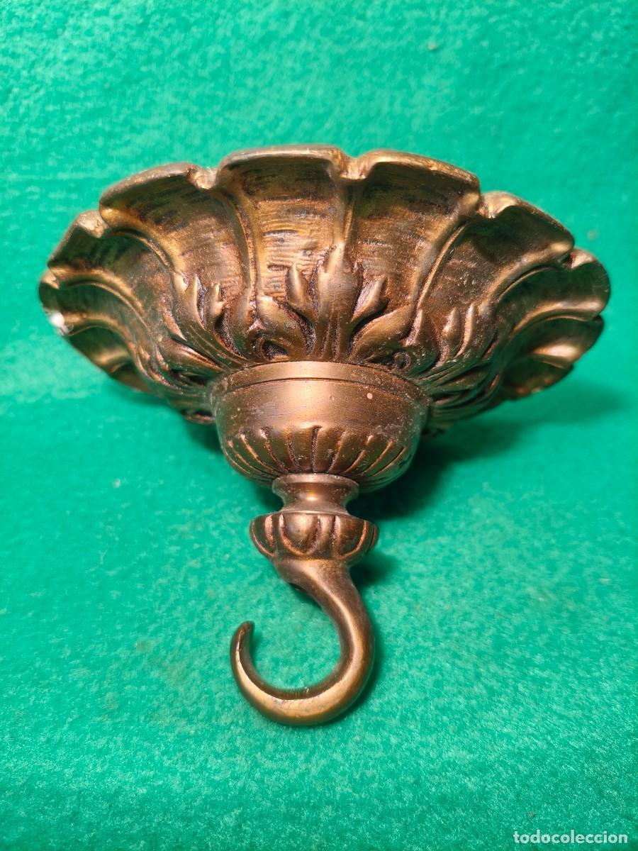 Antig&uuml;edades: ANTIGUO GRAN FLORON DE BRONCE DORADO PARA COLGAR LAMPARA. ESTILO MODERNISTA.