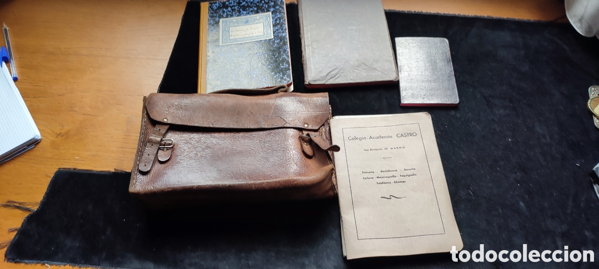 Antig&uuml;edades: Antigua cartera con cuadernos escolares