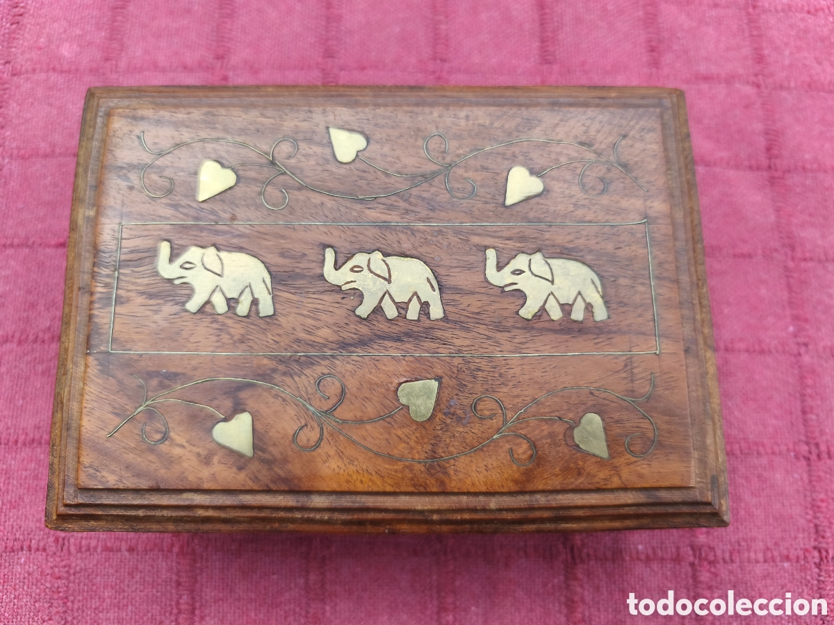 Antig&uuml;edades: CAJA DE MADERA CON ELEFANTES Y CORAZONES INSCRUSTADOS DE METAL DORADO ESTILO DE LA INDIA, JOYERO ...