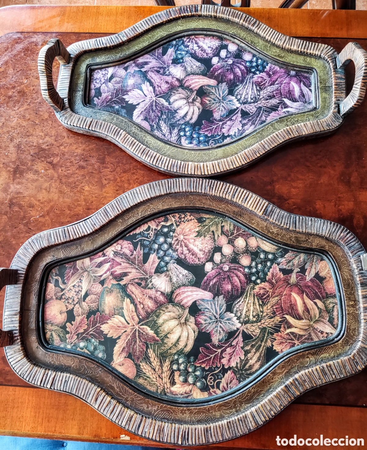 Antig&uuml;edades: 2 bandejas vintage decorativas con un dise&ntilde;o cl&aacute;sico de frutas y acabado envejecido, ideal