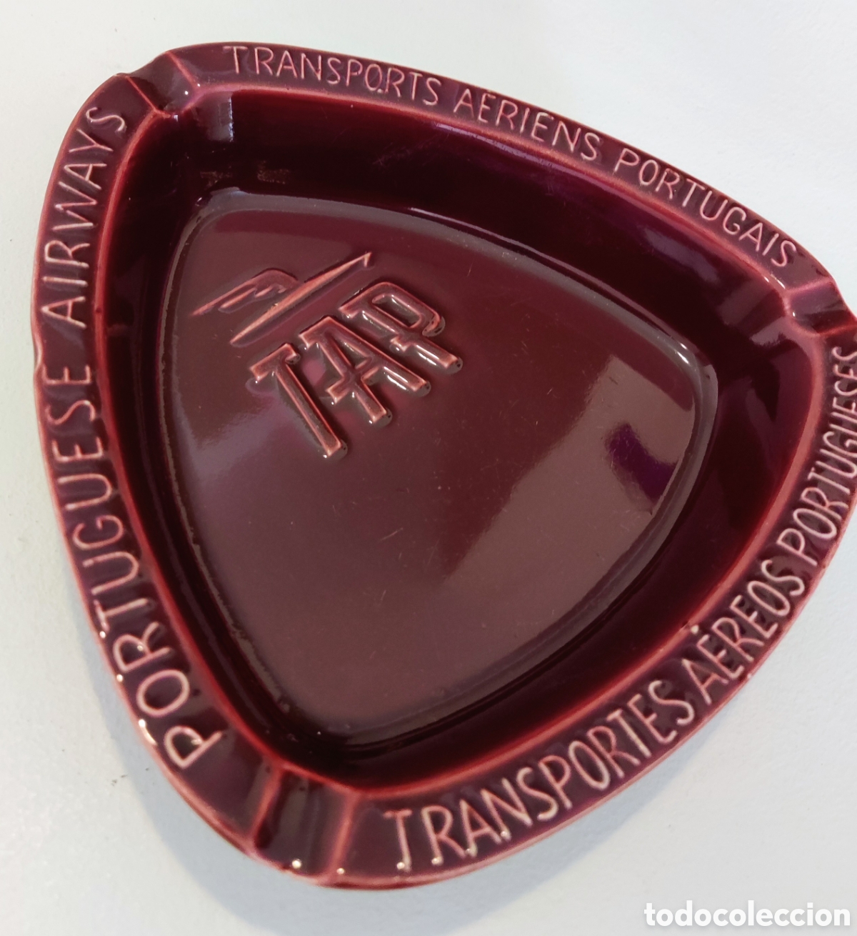 Antig&uuml;edades: Cenicero TAP Air Portugal vidrio rojo vintage aviaci&oacute;n