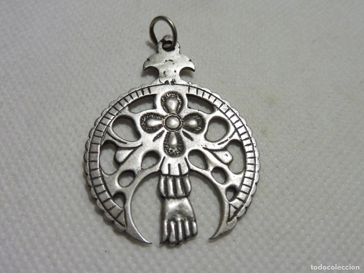 Antig&uuml;edades: Colgante amuleto creciente lunar l&uacute;nula en plata de ley