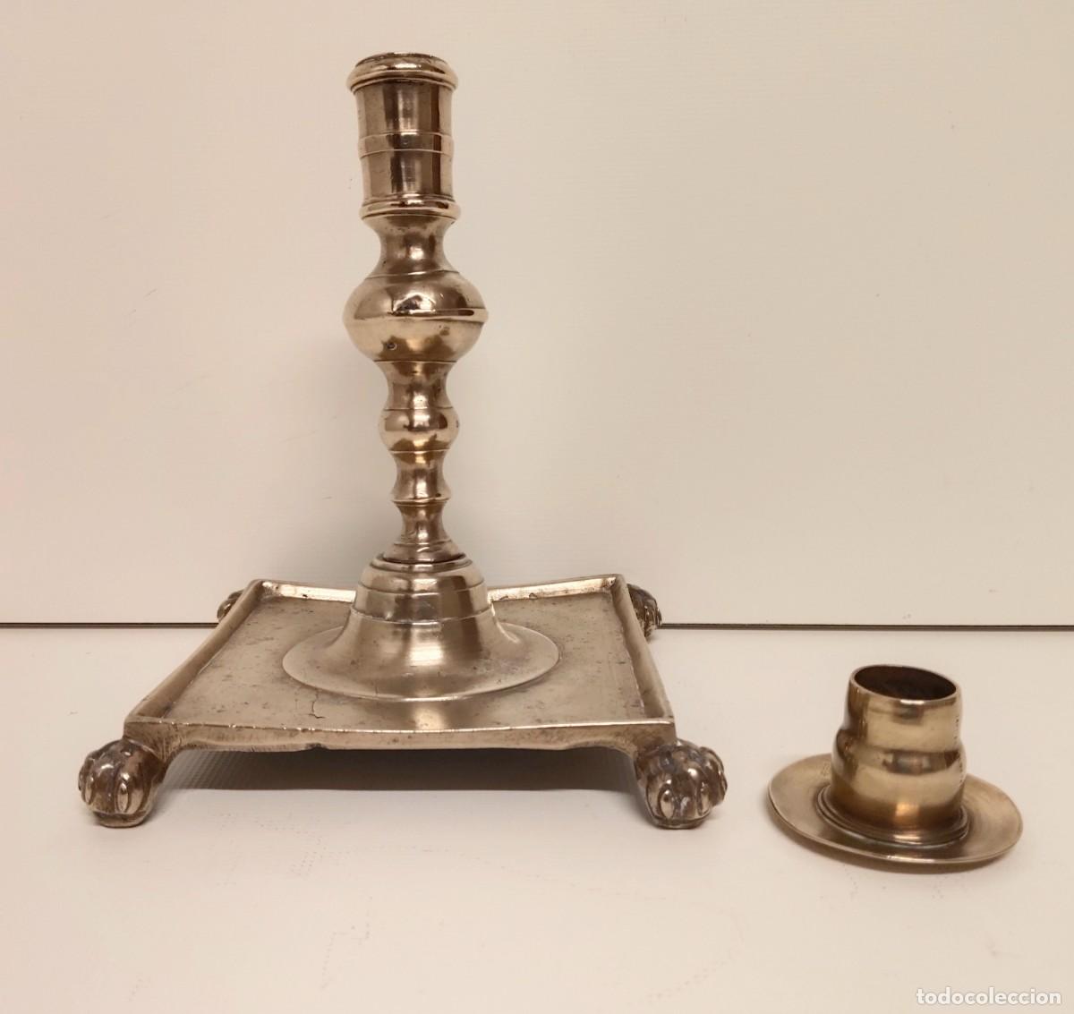 Antig&uuml;edades: Candelabro vasco antiguo (siglos XVIII-XIX) y capitel antiguo para vela