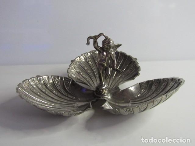 Antig&uuml;edades: PRECIOSO CENTRO O BANDEJA 3 CONCHAS Y QUERUBIN O ANGEL CENTRAL - METAL PLATEADO VINTAGE