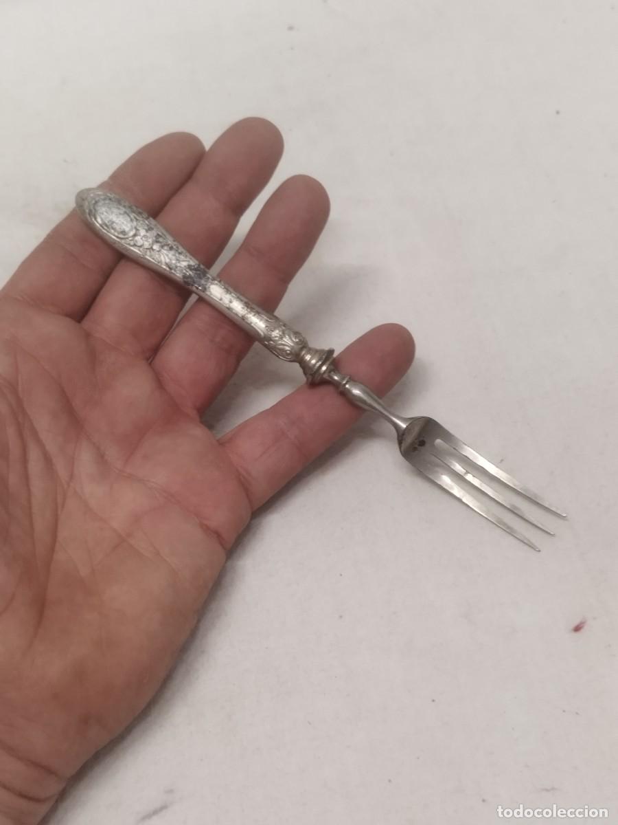 Antig&uuml;edades: Antiguo tenedor plateado modernista.