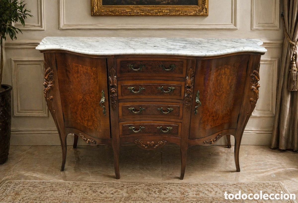 Antig&uuml;edades: &nbsp;aparador o c&oacute;moda de estilo Luis XV, caracterizado por sus formas curvas (&rdquo;bomb&eacute;&rdquo;) y patas &rdquo;cabriol