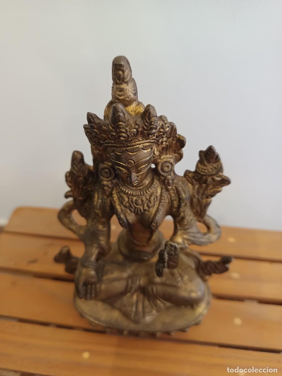 Antiquit&eacute;s: Estatua de bronce de Tara Verde, una deidad budista tibetana venerada por la compasi&oacute;n y la protecci