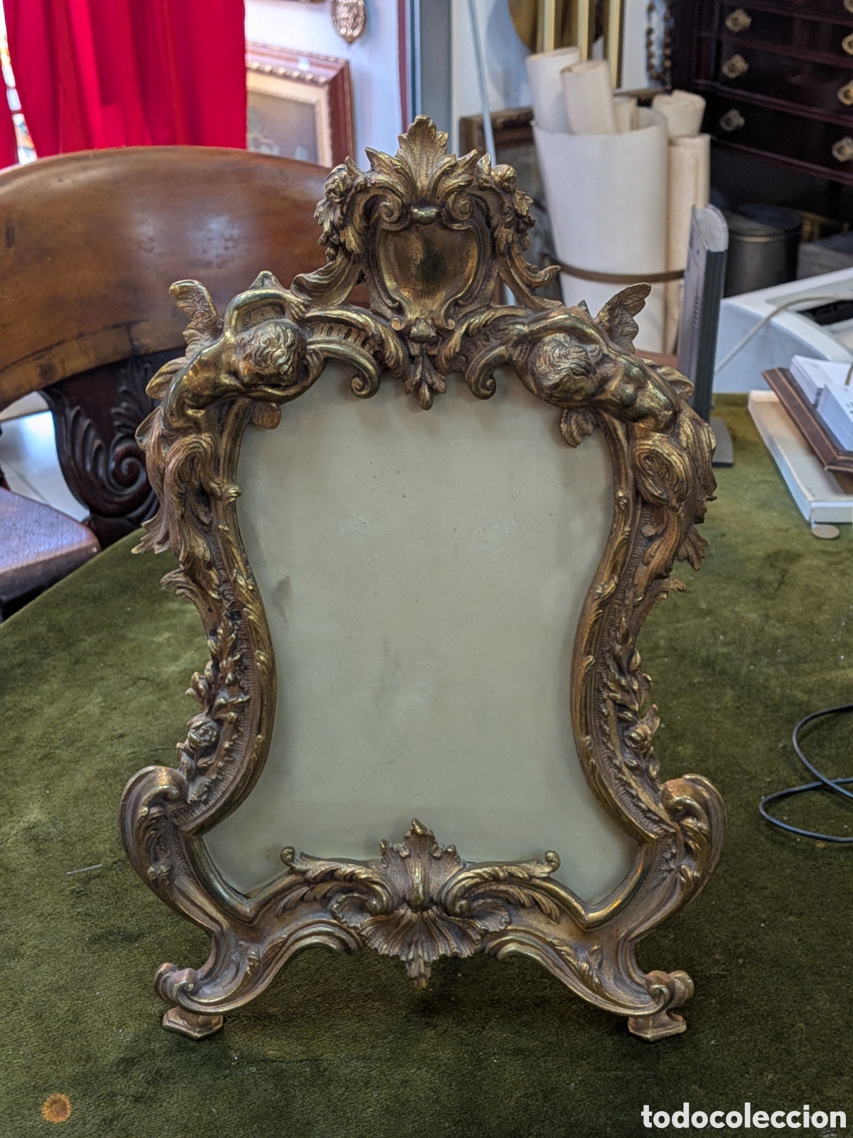 Antig&uuml;edades: Espejo marco de sobremesa, bronce. REF-4567