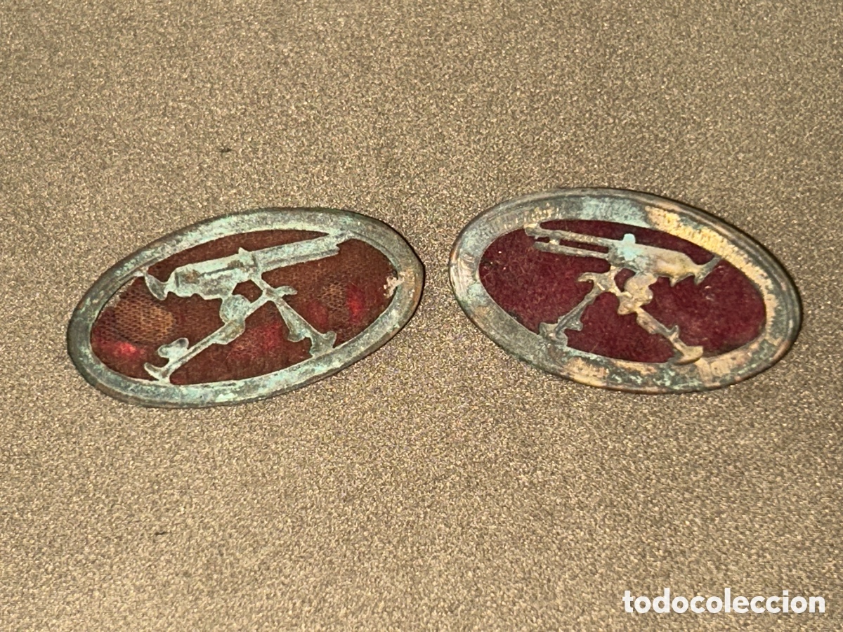 Antig&uuml;edades: DISTINTIVOS DE ESPECIALISTA EN TIRO CON AMETRALLADORA SEGUNDA REP&Uacute;BLICA GUERRA CIVIL