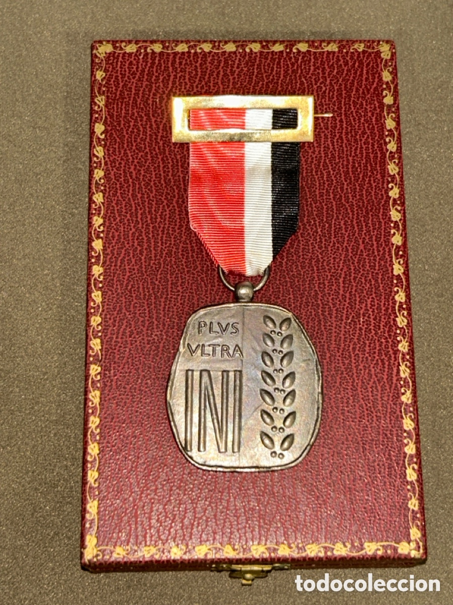 Antig&uuml;edades: MEDALLA PLATA DE LEY 925 PLUS ULTRA INI EN SU ESTUCHE ORIGINAL *VER FOTOS*