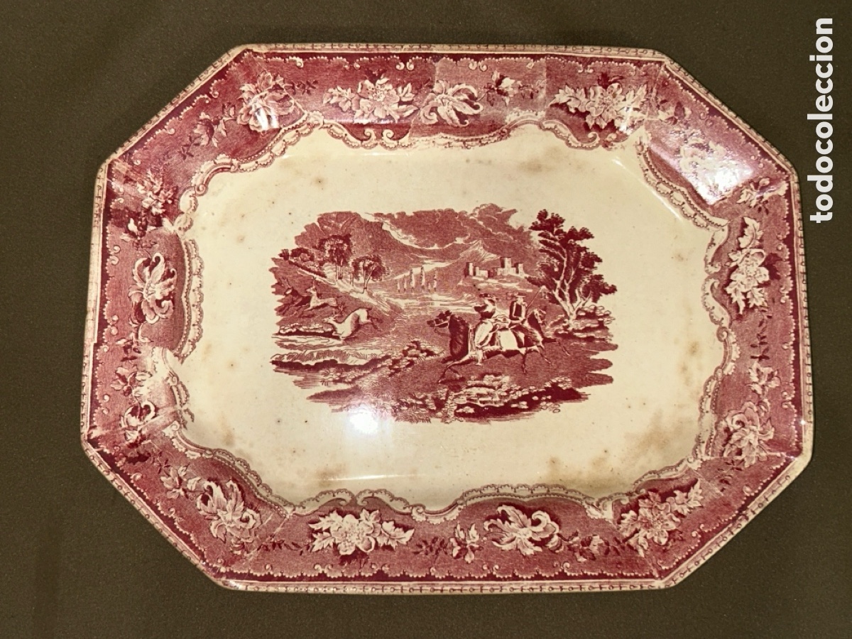 Antig&uuml;edades: ANTIGUA FUENTE DE CARTAGENA ROJA,F&Aacute;BRICA DE LA AMISTAD, ESCENA DE CAZA, S.XIX, 32 CM X 25 CM