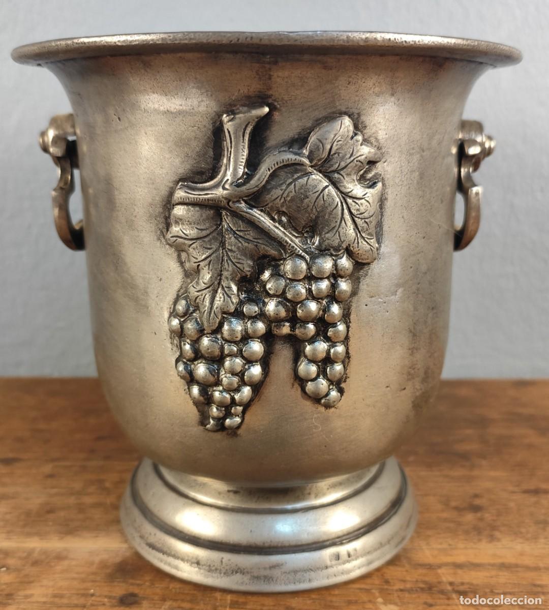 Antig&uuml;edades: Cubitera en esta&ntilde;o fino alem&aacute;n &middot; Fein Zinn &middot; punzonada