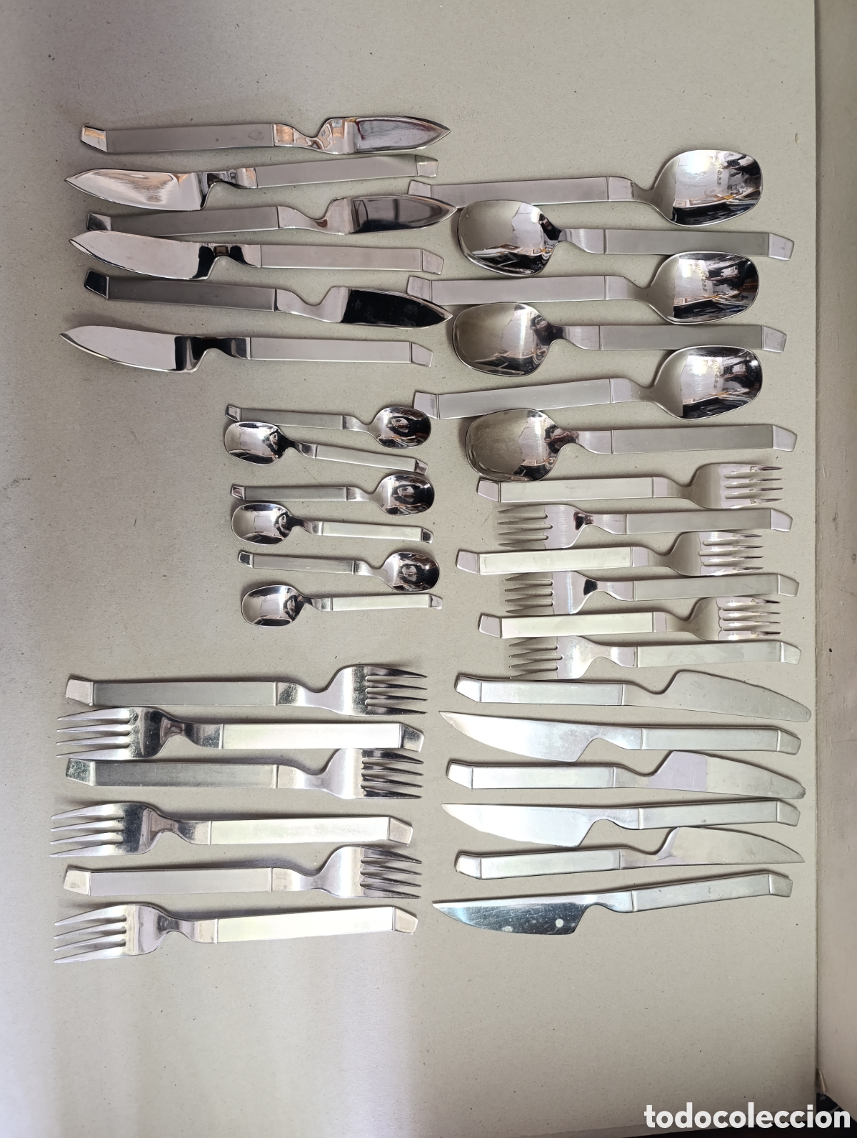 Antig&uuml;edades: CUBERTERIA DE MARISCAL EN ACERO INOXIDABLE. MARCAS EN TRASERA. 36 PIEZAS.