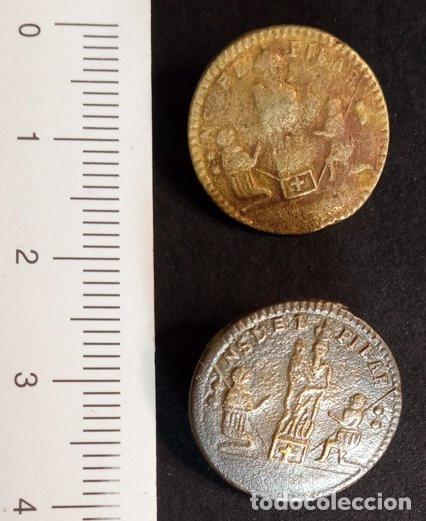 Antig&uuml;edades: DOS BOTONES DE LA VIRGEN DEL PILAR