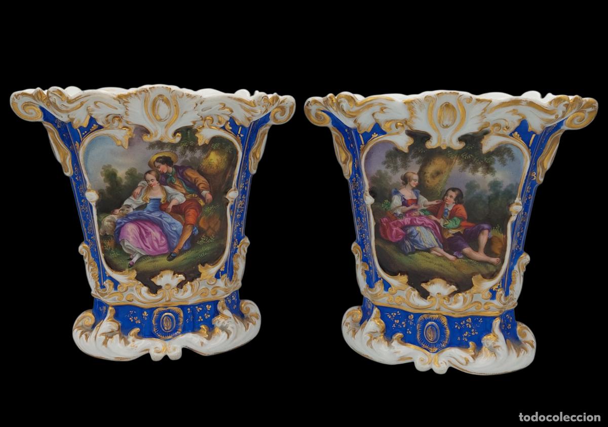Antig&uuml;edades: Pareja de jarrones de porcelana Viejo Paris siglo XIX