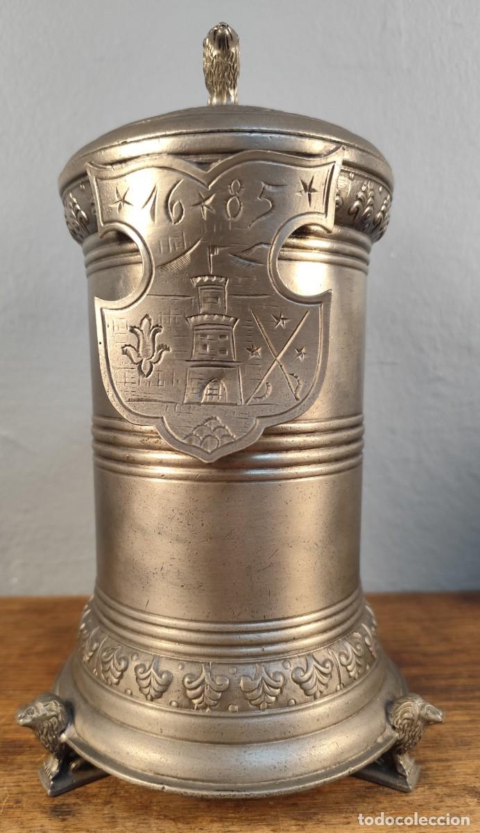 Antig&uuml;edades: Jarra alemana de esta&ntilde;o con tapa &middot; punzones originales