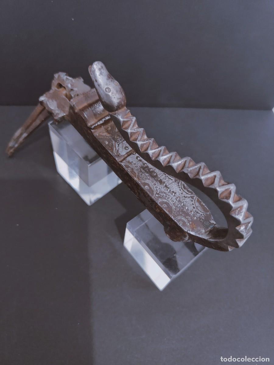 Antig&uuml;edades: Llamador hierro XVII