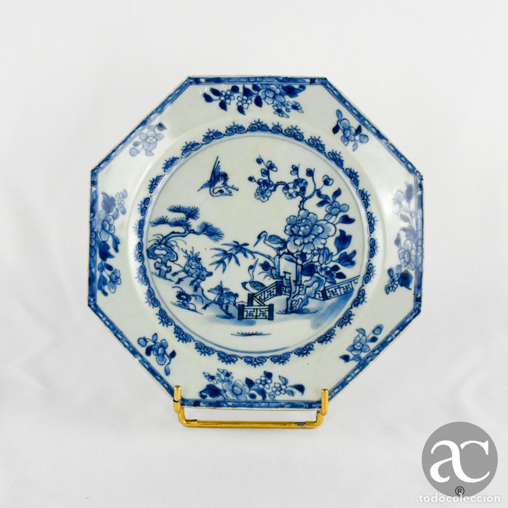 Antig&uuml;edades: Prato oitavado, decora&ccedil;&atilde;o &lsquo;Gar&ccedil;as&rsquo; em porcelana da China, per&iacute;odo Qianlong, s&eacute;c. XVIII