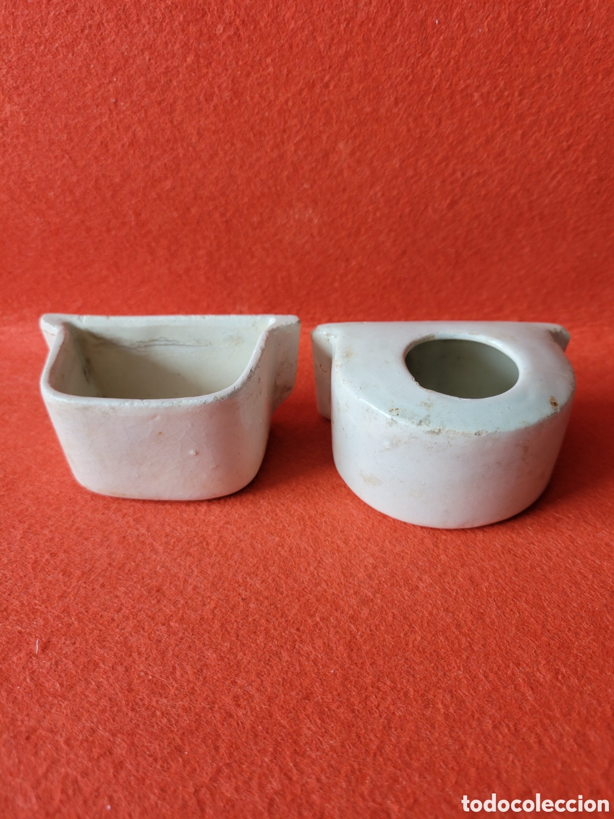 Antig&uuml;edades: PAREJA DE ANTIGUOS COMEDEROS DE CERAMICA PARA JAULA