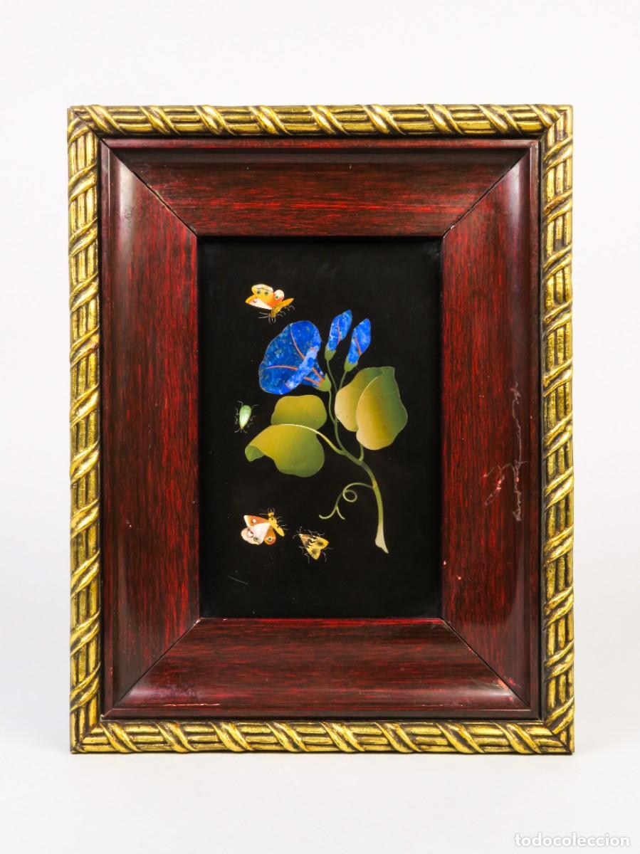 Antig&uuml;edades: Panel piedra dura decorado con flores azuladas y mariposas Italia hacia 1900