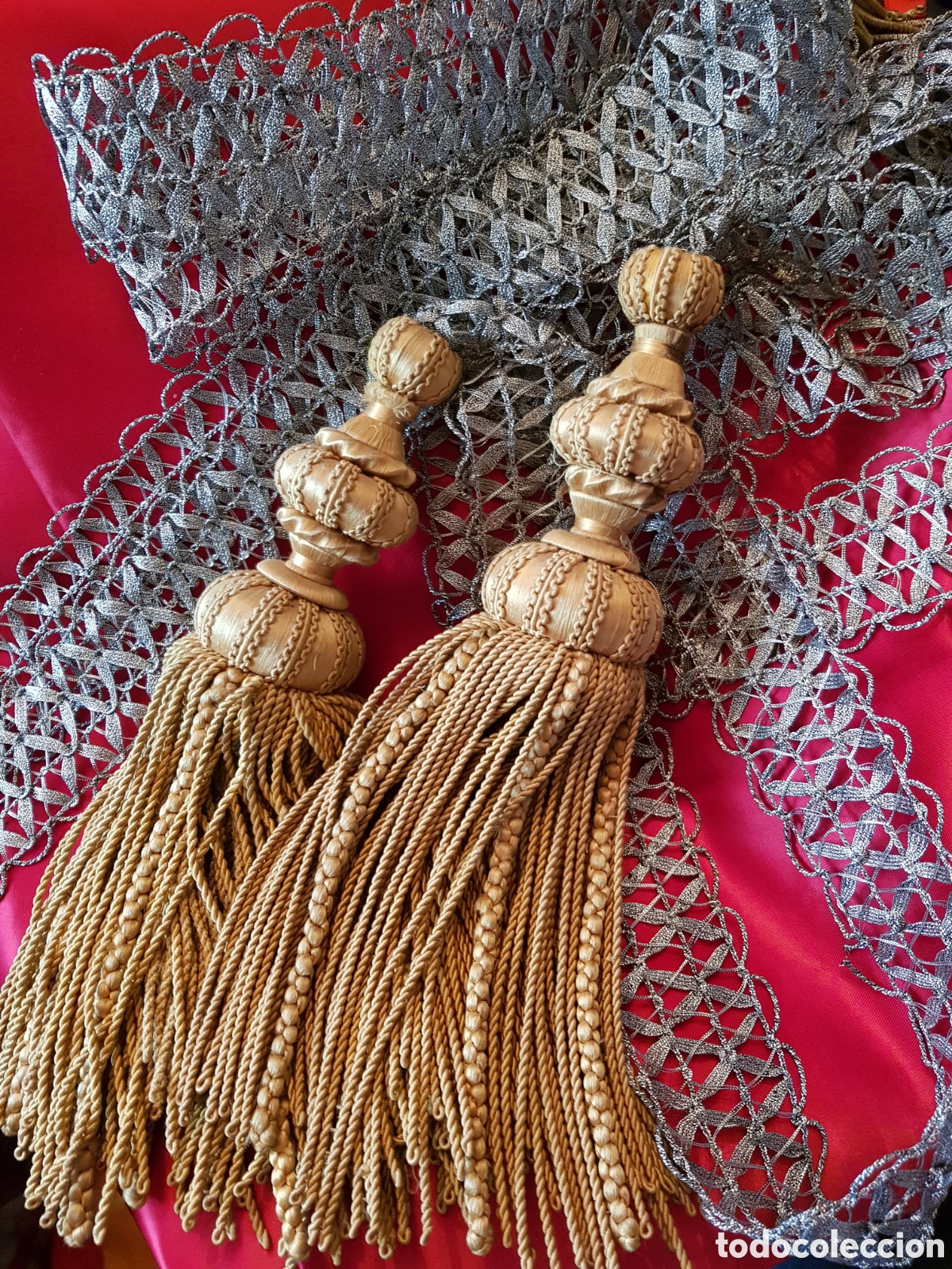 Antig&uuml;edades: ESPECTACULAR Y ANTIGUO FAJ&Iacute;N SIGLO XIX EN HILO BORDADO DE PLATA Y BORLONES ALGOD&Oacute;N DORADOS