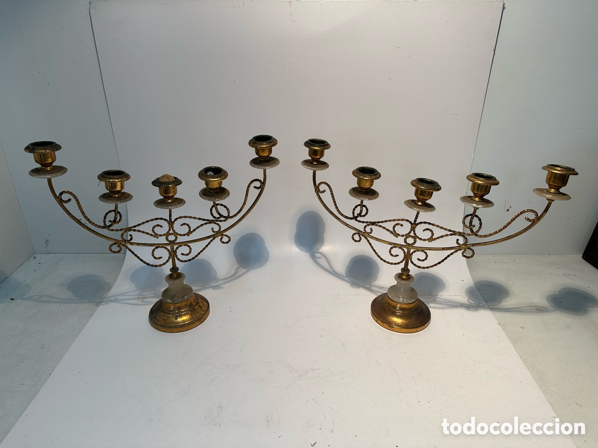 Antig&uuml;edades: PAREJA DE CANDELABROS DE ALTAR DE CINCO VELAS ANTIGUOS.