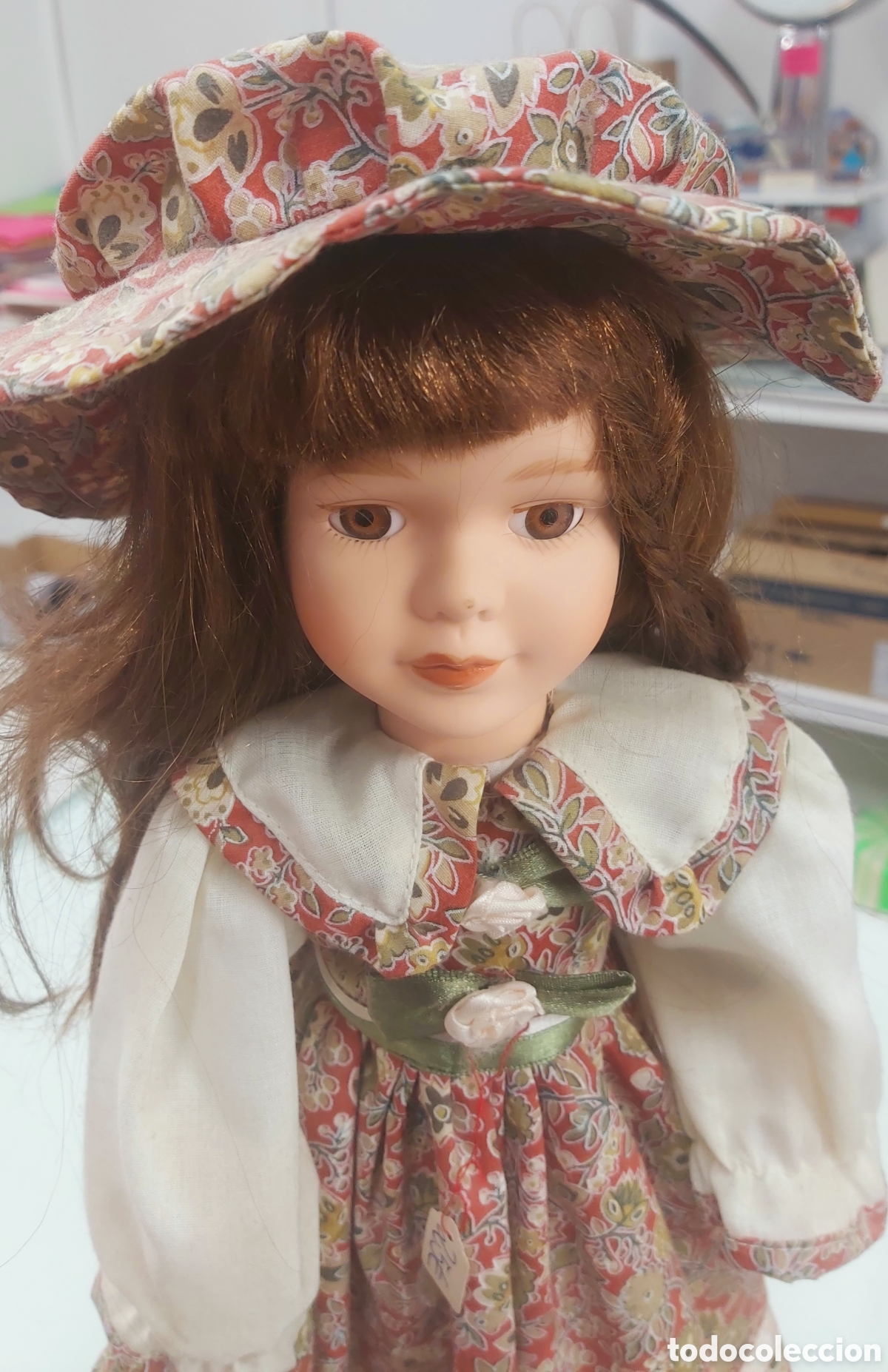 Antig&uuml;edades: Mu&ntilde;eca de porcelana antigua.