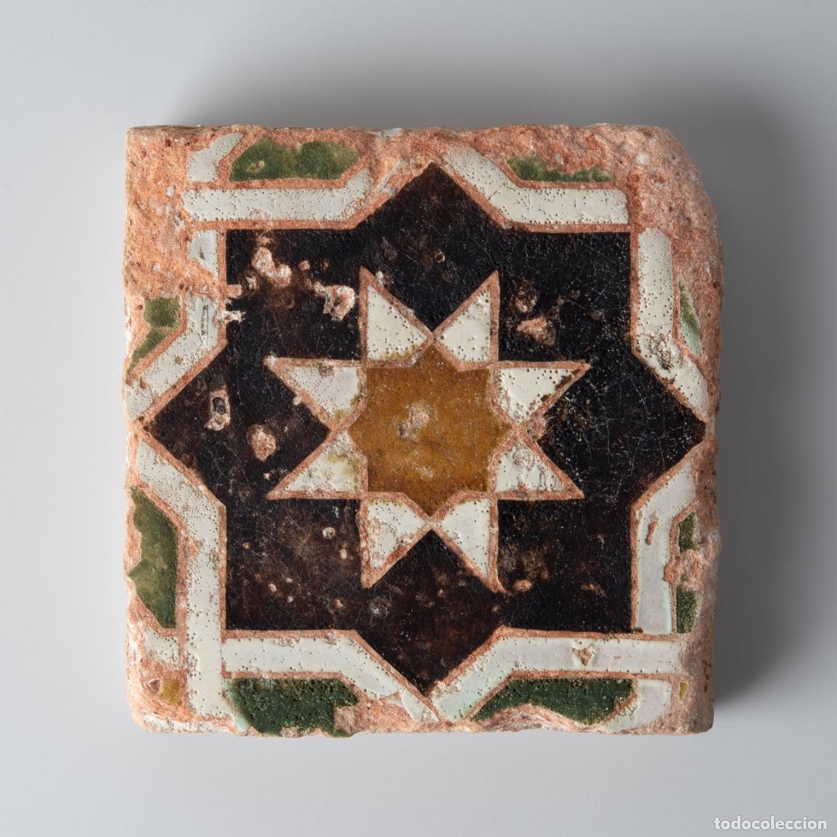 Antig&uuml;edades: Azulejo Mudejar Toledo, Espa&ntilde;a - Siglo XV/XVI - Arista/Cuenca