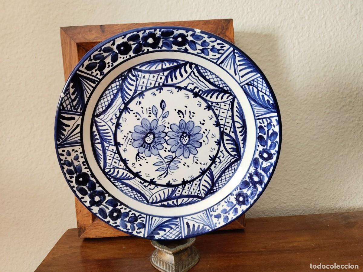 Antig&uuml;edades: Precioso plato pintado a mano. Ver fotos.