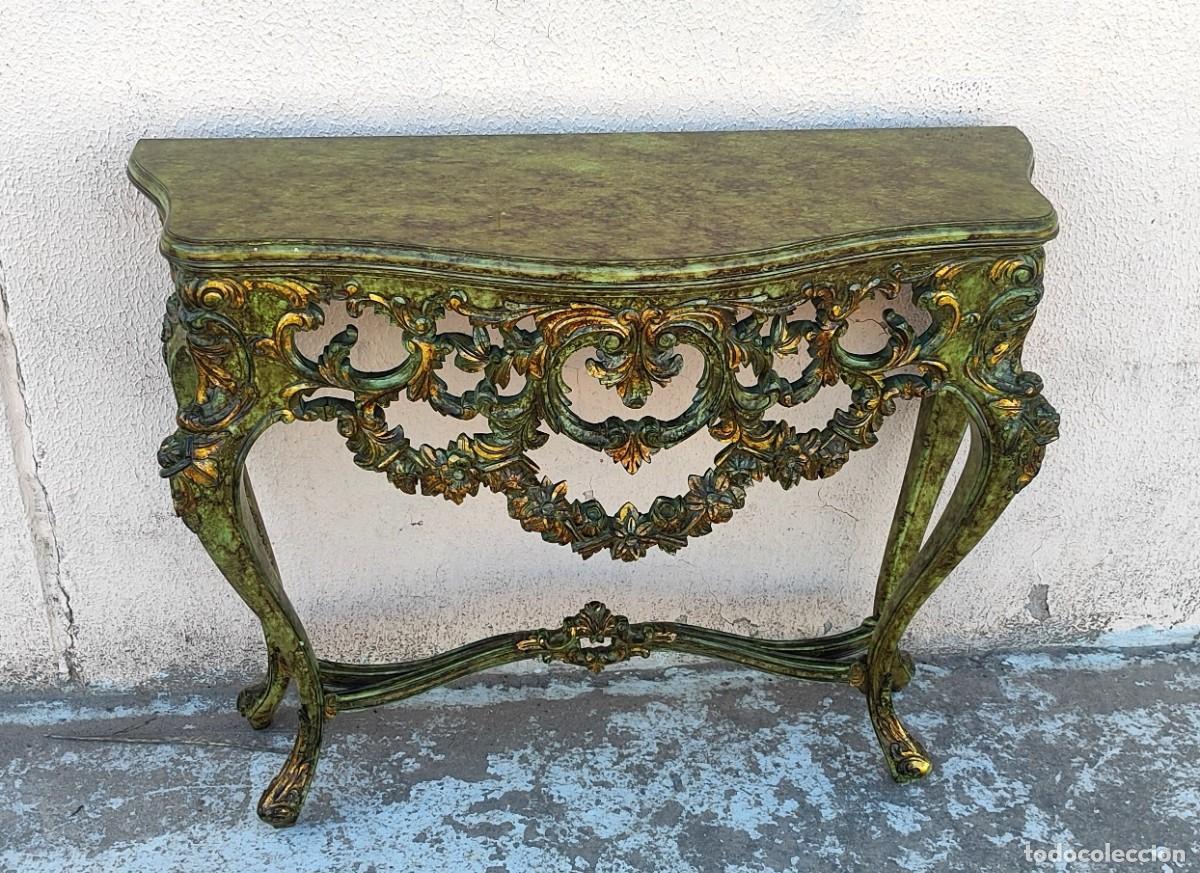 Antig&uuml;edades: Consola barroca en madera tallada, marmolizado y detalles dorados SXX