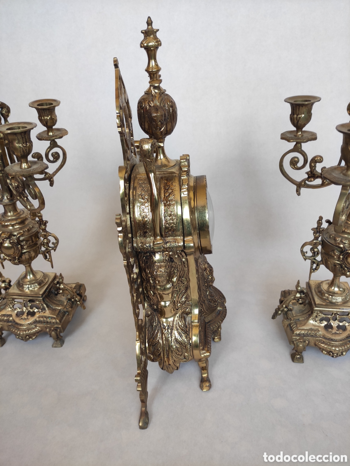 Antig&uuml;edades: Reloj y candelabros en bronce - Foto 4