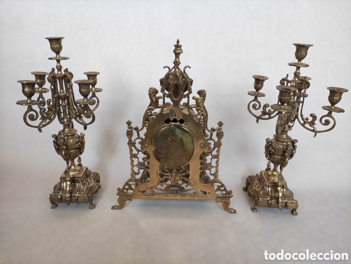 Antig&uuml;edades: Reloj y candelabros en bronce - Foto 9