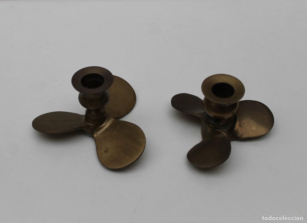 Antig&uuml;edades: PAREJA DE ORIGINALES CANDELABROS MARINEROS CON BASE EN FORMA DE HELICE DE BRONCE