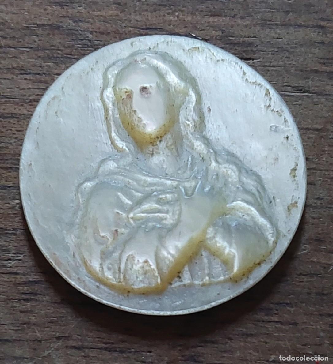 Antig&uuml;edades: Antiguo exvoto de n&aacute;car tallado virgen inmaculada