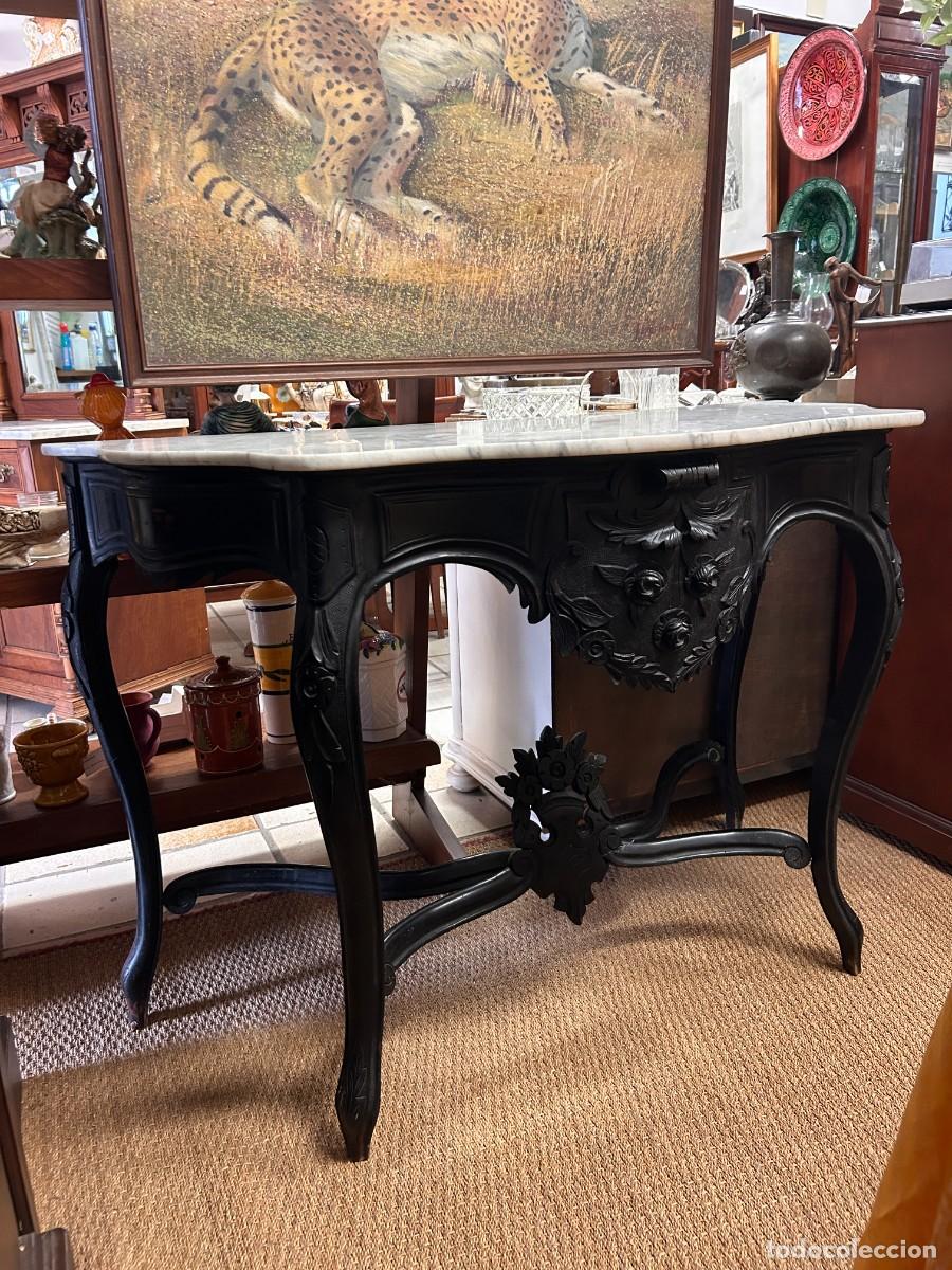 Antig&uuml;edades: Consola antigua con m&aacute;rmol