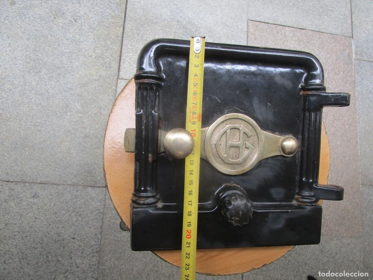 Antig&uuml;edades: PUERTA DE HORNO HERGON ' COCINA ECONOMICA ' EN HIERRO FUNDIDO - HERRAJES METAL 26x42CM 4.5kg + info
