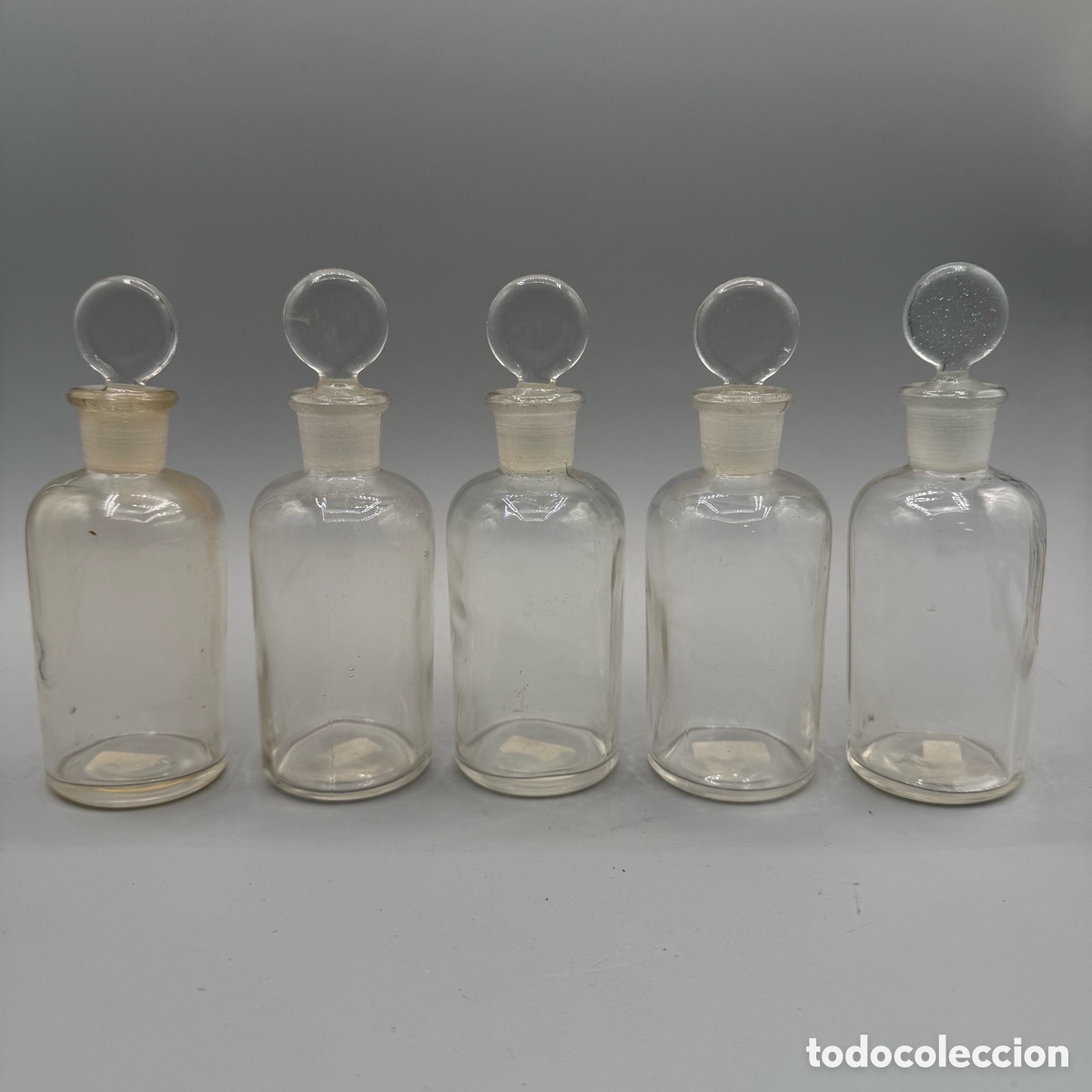 Antig&uuml;edades: Lote 5 frascos de farmacia o botica con tap&oacute;n de cristal. A&ntilde;os 40
