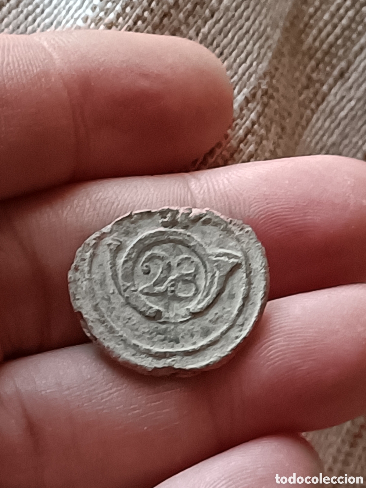 Antig&uuml;edades: Bot&oacute;n peltre Guerra Independencia 28